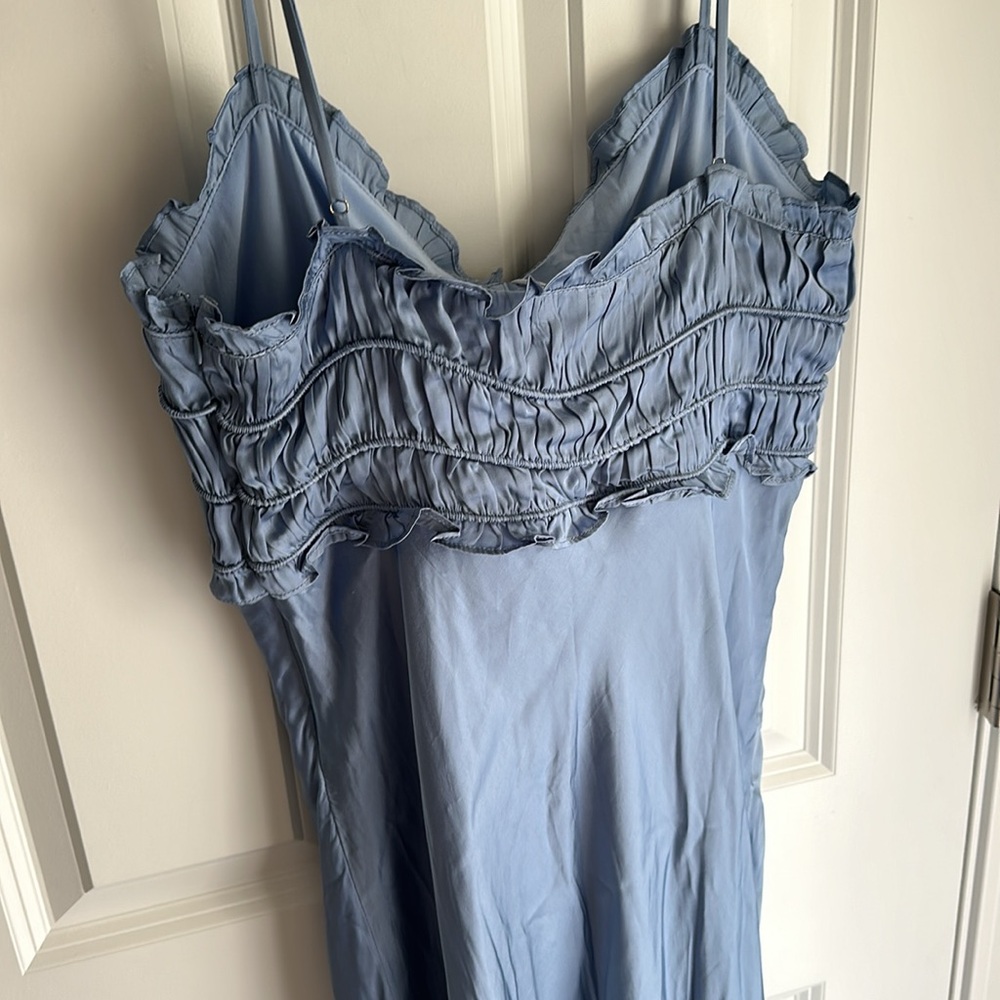 Astr The Label Women's Zola Smocked Satin Midi Dress Size - Picture 10 of 10
